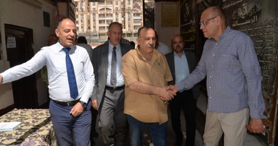 محافظ أسيوط يتابع انتظام العملية التعليمية ويتفقد مدرسة بدر الرسمية للغات بحي شرق