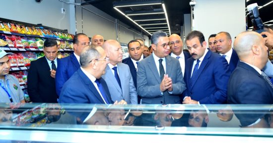 افتتاح أول 3 منافذ لمشروع "كاري أون"  أكبر سلسلة تجارية لوزارة التموين تنفيذًا لتوجيهات القيادة السياسية بتطوير  قطاع التجارة .. شريف فاروق : المشروع يحافظ على الدور الاجتماعي ويوفر السلع بأسعار تنافسية
