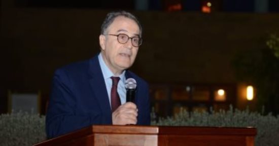 رئيس الجامعة الأمريكية بالقاهرة: قدمنا هذا العام أكثر من 360 منحة دراسية