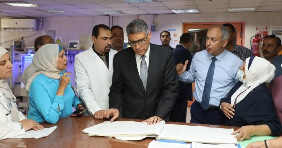محافظ الجيزة يتدخل لحل مشكلة صرف علاج مريض بمستشفى إمبابة العام