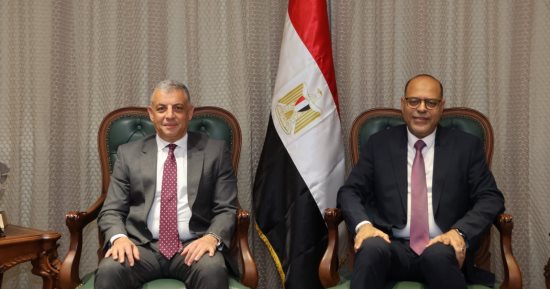 وزير العمل يبحث مع محافظ الإسماعيلية تفعيل التعاون فى التدريب والتشغيل