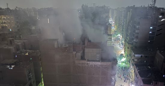 السيطرة على حريق ضخم بعقار سكنى فى شارع المنشية بفيصل.. صور