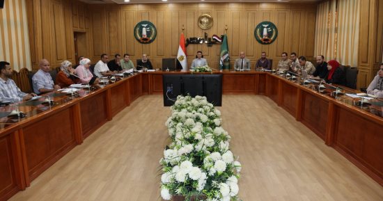 سكرتير عام المنوفية يناقش الموقف النهائى لتسليم مشروعات "حياة كريمة"