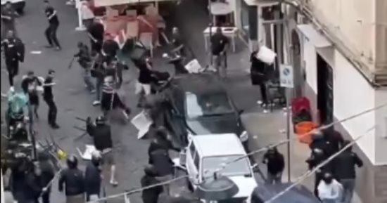 نابولى ضد سبورتنج لشبونة.. إصابات واعتقالات بين جماهير الفريقين (فيديو)