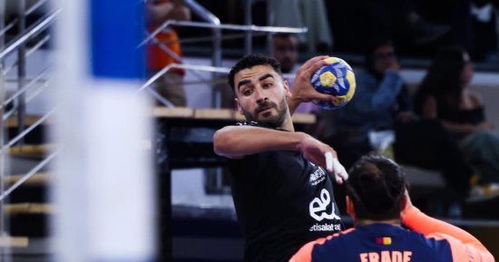 رجال يد الأهلي فى مواجهة جى إس كيه الكونغولى فى بطولة أفريقيا
