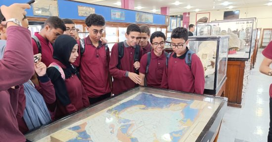 طلاب معهد الكوزن المصرى اليابانى يزورون المتحف الجيولوجى المصرى