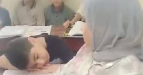 نيموا الولاد بييجوا ينامو فى المدرسة.. معلمة تنصح الأمهات بطريقة ساخرة