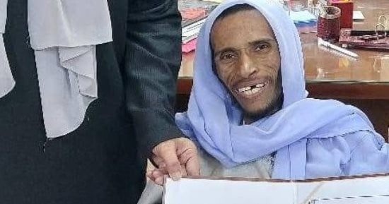 علاء مريض السرطان يتسلم فرصة العمل بسوهاج اليوم