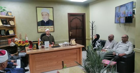 رئيس منطقة الأقصر الأزهرية يناقش آليات الانضباط بالعملية التعليمية داخل المعاهد الأزهرية