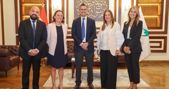 رئيس البريد تلتقى الرئيس الإقليمي لشركة "Visa " لبحث سبل التعاون