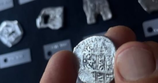العثور على أكثر من 1000 عملة من أسطول الكنوز الغارق قبل 310 أعوام