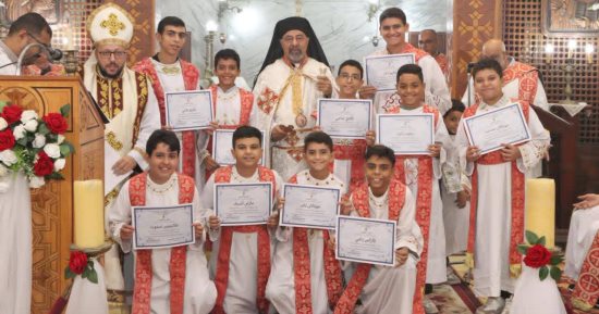 بطريرك الأقباط الكاثوليك يحتفل بعيد القديسة تريزا الطفل يسوع بكنيستها بالشرابية