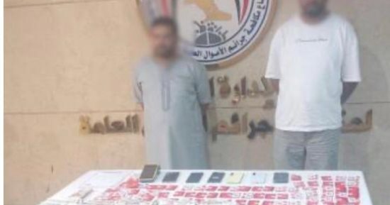 ضبط متهمين بالاستيلاء على أموال مواطنة عبر انتحال صفة موظف بنك 