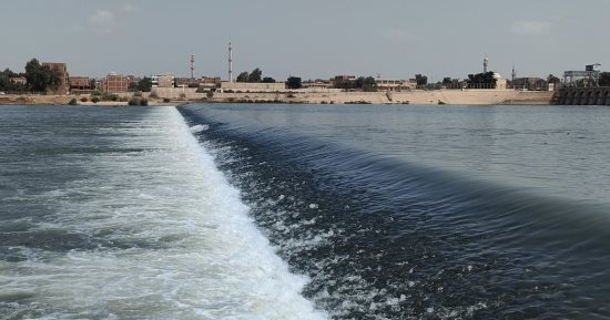 تدفق المياه بكميات هائلة فى قناطر زفتى.. ومحافظة الغربية ترفع حالة الطوارئ