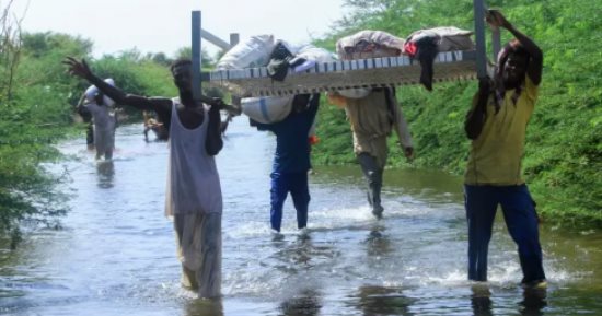 الفيضانات تغرق قرى بالسودان بسبب إجراءات مدمرة اتخذتها إثيوبيا.. فرار 500 أسرة من منازلهم.. وزارة الرى تعلن حالة الطوارئ القصوى بعد تعرض حياة المواطنين للخطر.. وتحذير للسودانيين في المناطق المحاذية للنيل