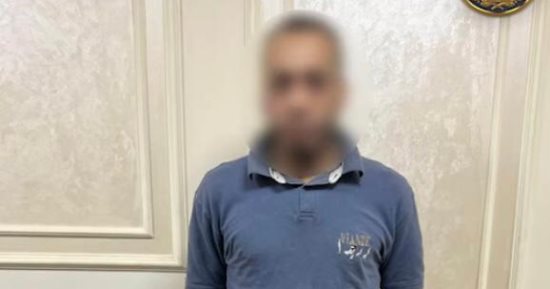 القبض على منادي سيارات غير مرخص بعد فيديو متداول في العجوزة  