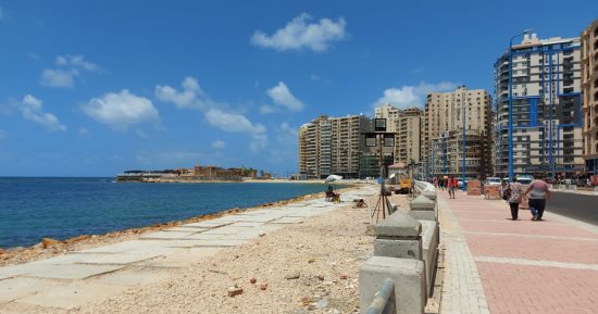 درع بحري جديد في سيدي بشر.. الإسكندرية تنفذ مشروعات حماية للشواطئ 