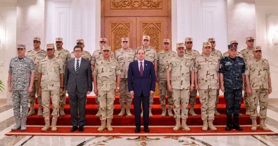 الرئيس السيسى يرأس اجتماع المجلس الأعلى للقوات المسلحة ويشيد بما يبذله الجيش المصرى من جهود لدعم ركائز الأمن والاستقرار على كافة الاتجاهات الإستراتيجية.. ويؤكد: روح نصر أكتوبر ستظل راسخة بوجدان المصريين