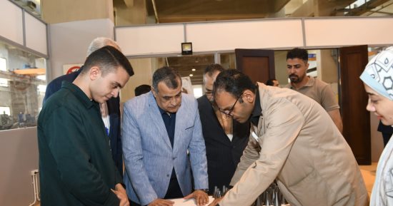 وزير الإنتاج الحربى يتابع مراحل التصنيع بشركة أبو زعبل للصناعات المتخصصة