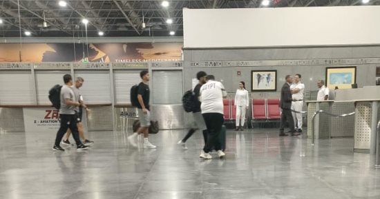 منتخب مصر يصل مطار القاهرة استعدادا للسفر إلى المغرب.. صور