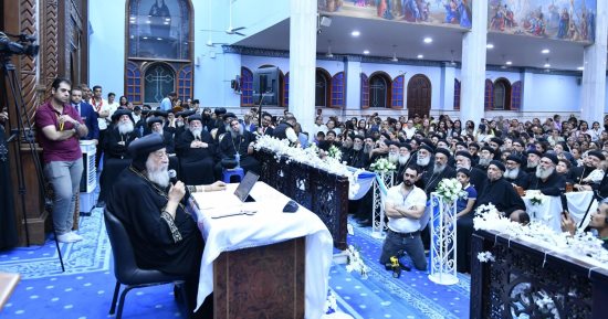 البابا تواضروس الثانى يزور إيبارشية أبوتيج للأقباط الأرثوذكس