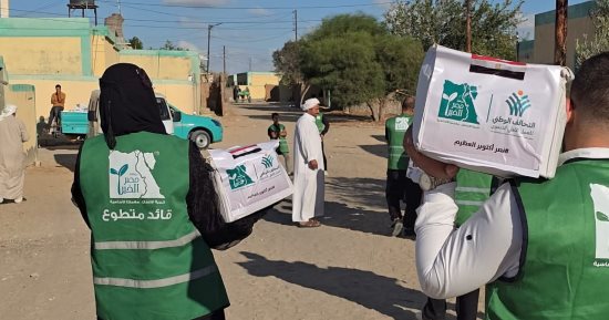 مصر الخير توزع مساعدات غذائية على أسر الشهداء والمصابين بشمال سيناء 