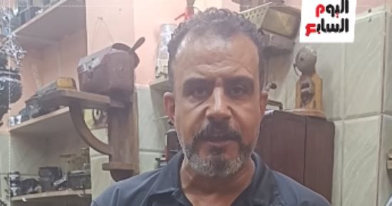 مهندس انتيكات.. عماد خلص هندسة وغاوى تحف وتليفونات قديمة ولمبات جاز (فيديو)