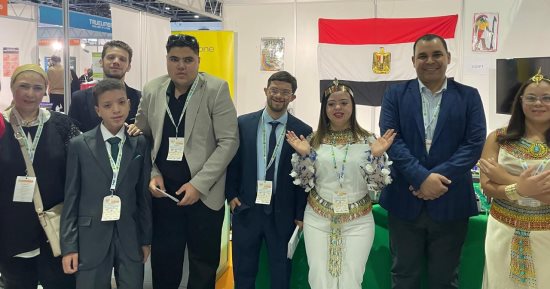 "أهلا بأم الدنيا".. المصريون يشعلون الحماسة فى معرض "إكسبو ذوى الهمم"