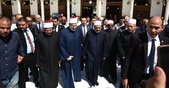 الإمام الأكبر يصل الجامع الأزهر لأداء صلاة الجنازة على الدكتور أحمد عمر هاشم