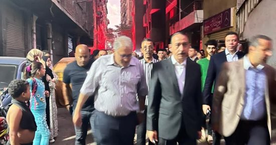 السيطرة على حريق اندلع داخل مخزن قطع غيار سيارات فى السلام.. صور   