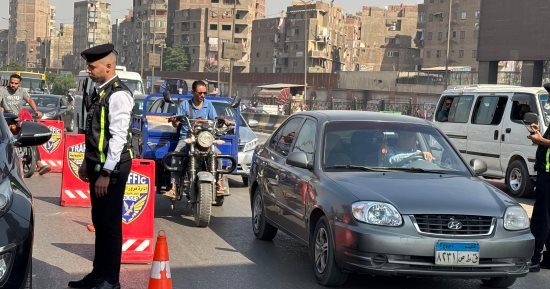 حملات مرورية مكثفة لضبط المخالفين بشبرا الخيمة وبنها..صور