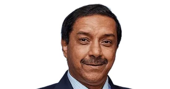 رئيس الاتحاد الدولي للهوكي يجتمع مع وزير الرياضة ورئيس الأولمبية على هامش بطولة أفريقيا