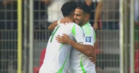 الجزائر تضع قدما فى كأس العالم بثنائية ضد الصومال بالشوط الأول.. فيديو