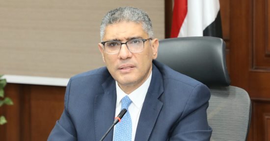 محافظ الجيزة يوجه بحصر وترقيم مركبات التوك توك لضبط المنظومة