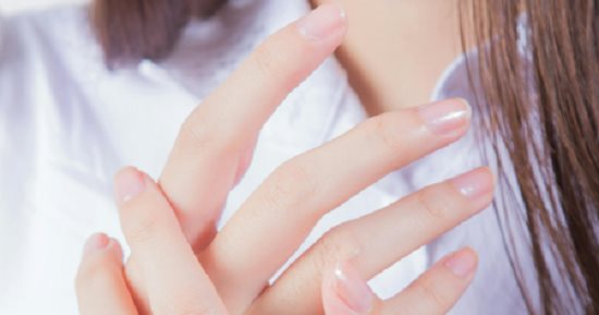 5 خطوات تمنحك أظافر قوية ولامعة تغنيك عن الـ Fake nails