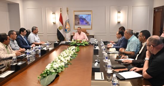 محافظ جنوب سيناء يترأس اجتماعًا موسعًا قبيل استضافة مراسم توقيع اتفاق غزة