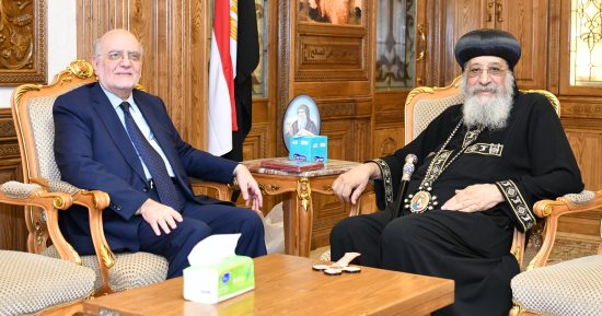 البابا تواضروس الثانى يستقبل الأمين العام لمجلس كنائس الشرق الأوسط
