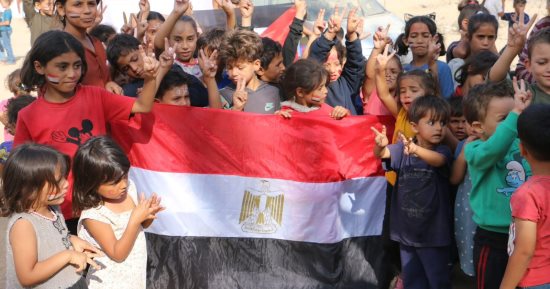 مصر تُسكت أصوات الحرب فى غزة وتُثبت الهدنة بإرادة لا تعرف الانكسار.. نواب وسياسيون: نجاح اتفاق غزة ترجمة لتحركات دبلوماسية واعية.. ومصر بوصلـة الاستقرار فى الشرق الأوسط وصوت القاهرة هو الأصدق فى ميادين السلام