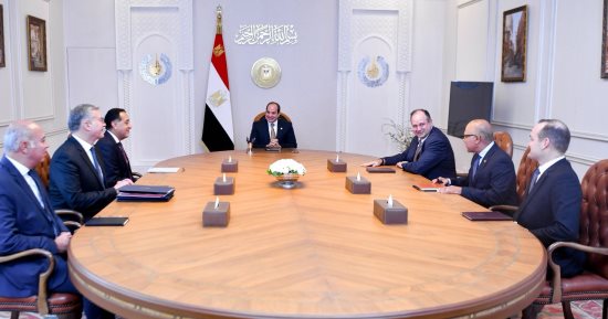خلال استقباله الرئيس التنفيذي لأباتشى العالمية.. السيسى يتابع الموقف الاستكشافي للمناطق الجديدة.. ويؤكد تقديم كافة التسهيلات لتحقيق المصالح المشتركة.. الرئيس: مبادرات الشركة في مصر ساهمت في إعطاء رسالة إيجابية