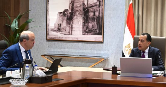 رئيس الوزراء يتابع الموقف التنفيذى لمشروع "مبنى 4" بمطار القاهرة الدولى