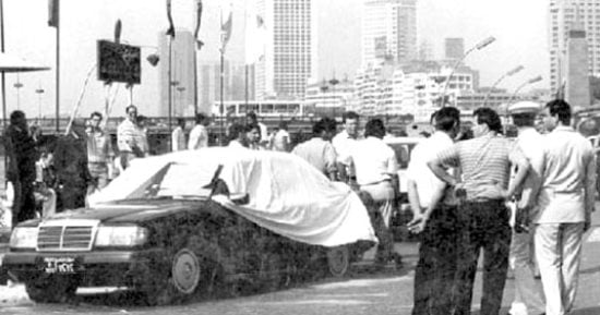 36 عاما على اغتيال الدكتور رفعت المحجوب رئيس مجلس الشعب الأسبق.. هجوم مسلح استهدف سيارته بكوبرى قصر النيل بـ400 طلقة أسفرت عن اغتياله وحارسه و2 آخرين والتحريات: المتهمون اتفقوا على اغتيال المسئولين لنشر التطرف