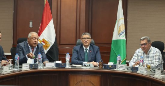 محافظ الجيزة يوجه برفع الباعة الجائلين من كوبرى ناهيا وتخصيص أماكن حضارية بديلة لهم