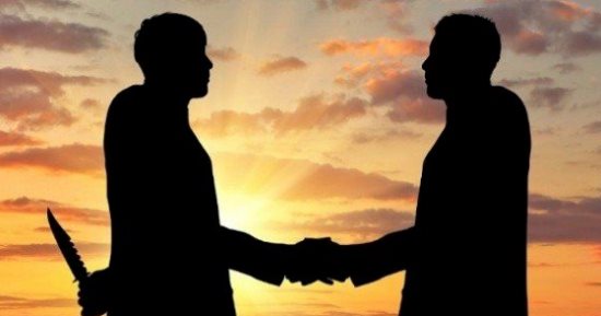 قصة عامل سلم صديقه لـ 3 أشخاص لقتله ليعيد فيلم "إبراهيم الأبيض" للواقع