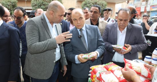  محافظ كفر الشيخ يتفقد سوق اليوم الواحد للسلع الغذائية والاستهلاكية بقلين