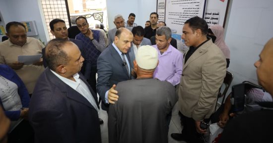 محافظ كفر الشيخ يتفقد العمل بالمركز التكنولوجى بقلين ويوجه بسرعة إنجاز طلبات التصالح
