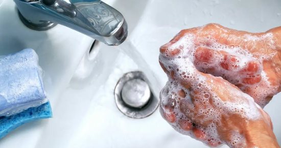 أول طرق الوقاية.. غسل اليدين ضرورة صحية لهذه الأسباب