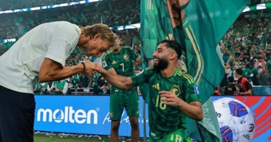 بقبلة على يده.. رينارد يوجه رسالة قوية عن موهبة المنتخب السعودي