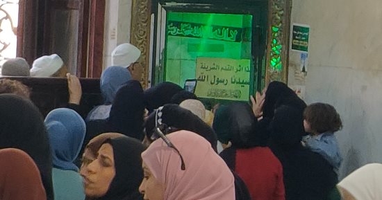 هنا أثر القدم الشريفة لرسول الله...مباشر من مقام السيد البدوي فى الغربية