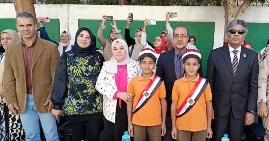 مدير تعليم المنوفية يشارك طلاب المتميزة للغات احتفالهم بانتصارات أكتوبر المجيدة