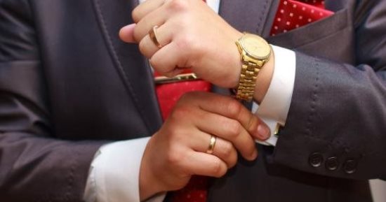ما حكم ارتداء الذهب للرجال فى المسيحية؟ البابا شنودة يجيب